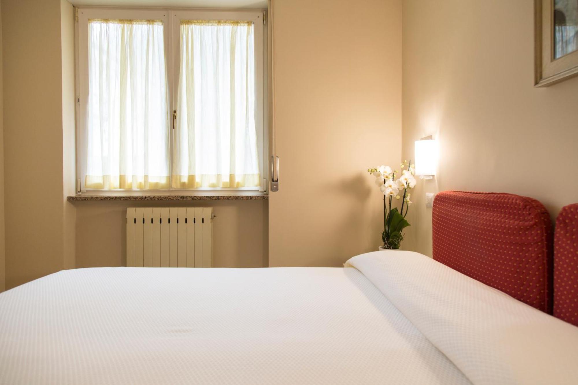 Residence La Madonnina Лимоне сул Гарда Екстериор снимка