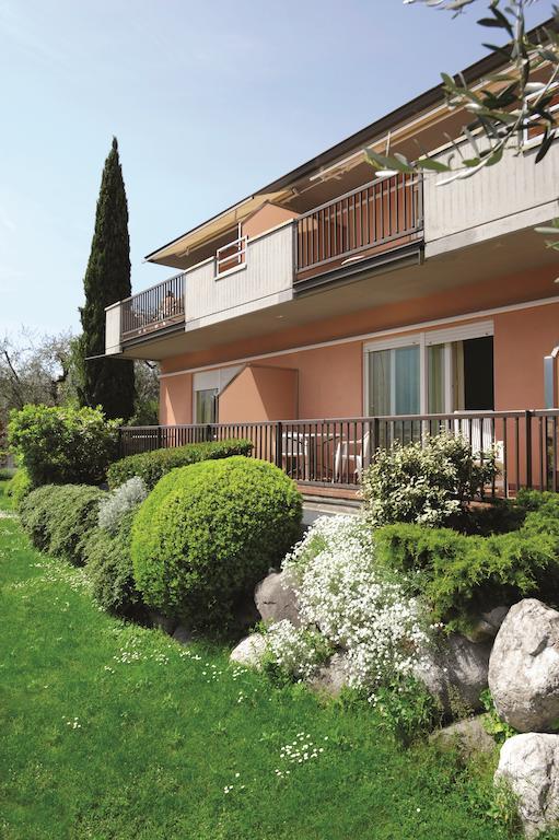 Residence La Madonnina Лимоне сул Гарда Екстериор снимка