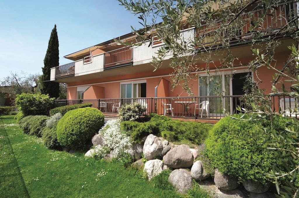 Residence La Madonnina Лимоне сул Гарда Екстериор снимка