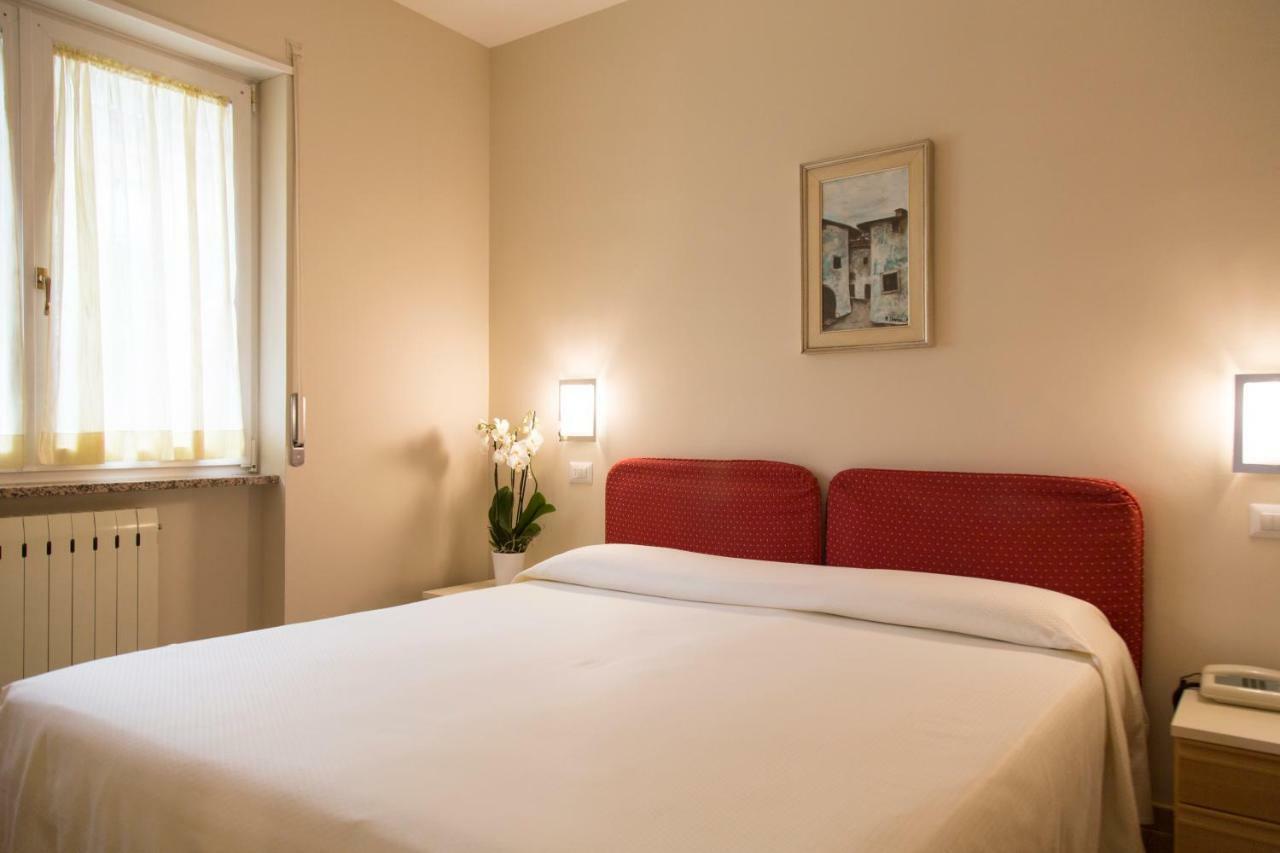 Residence La Madonnina Лимоне сул Гарда Екстериор снимка